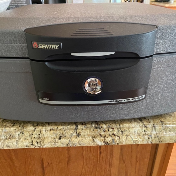 Sentry safe - Picture 2 of 2